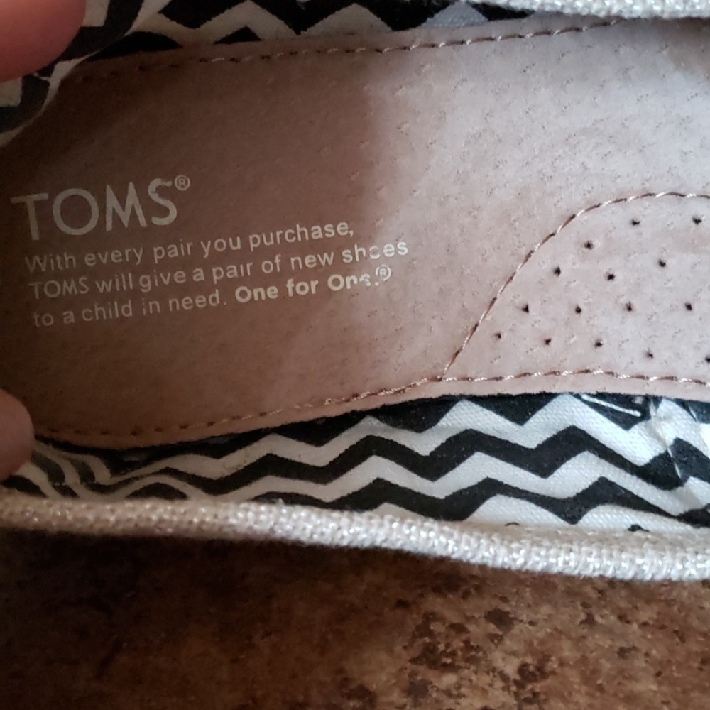 Toms - Picture 4 of 4